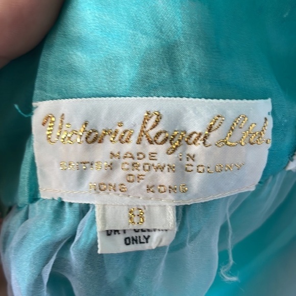VINTAGE 100% Silk Hand Beaded Victoria Royal gown - Picture 13 of 13